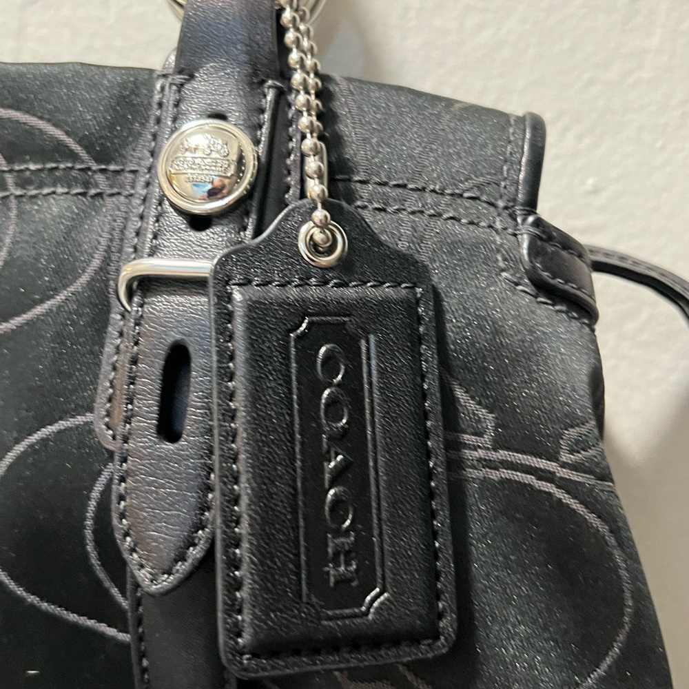COACH Handbag “Like New” No signs of wear-Gorgeous! - Picture 4 of 15